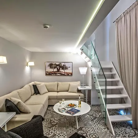 Swell Boutique 4*
